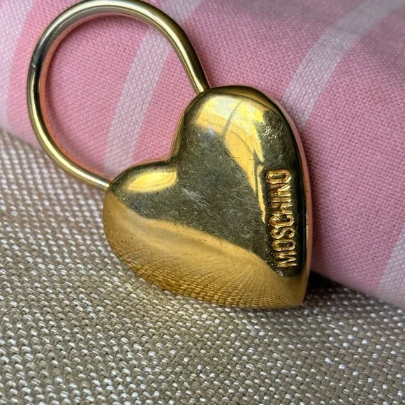 MOSCHINO BY REDWALL GOLD TONED HEART LOCK BAG CHARM 1980s Vintage Key