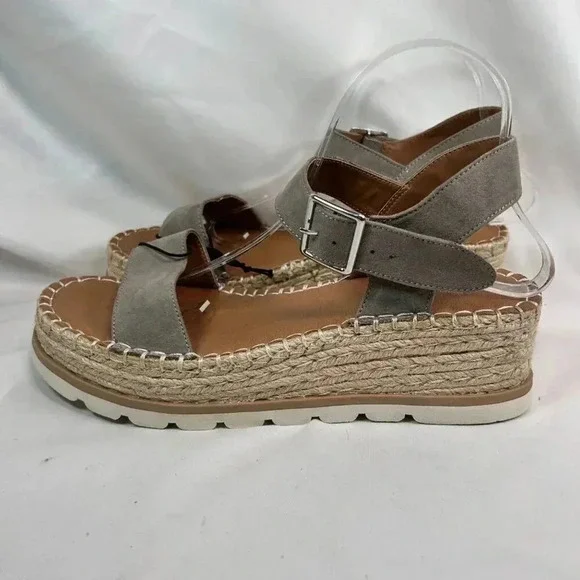 2/$30 Universal Thread Adea Wedge Size 11 Platform Sandal Casual Coastal Raffia