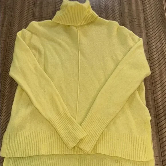 Athleta Yoga 🧘 Soft 🐢 Turtleneck Sweater Hi Low Polish!
