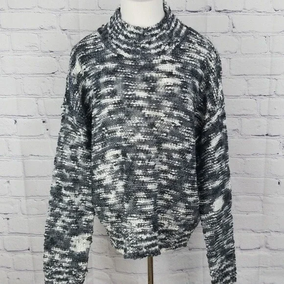 S.o. gray mockneck pullover long sleeve sweater. Size M
