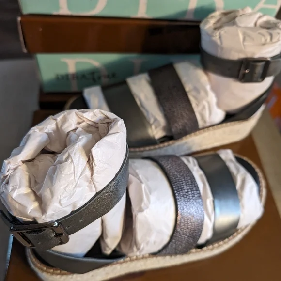 Diba True platform‎ Sandal new in box