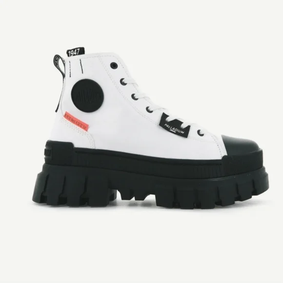 Palladium SIZE 8.5 White and Black REVOLT Platform Sneakers, New In Box