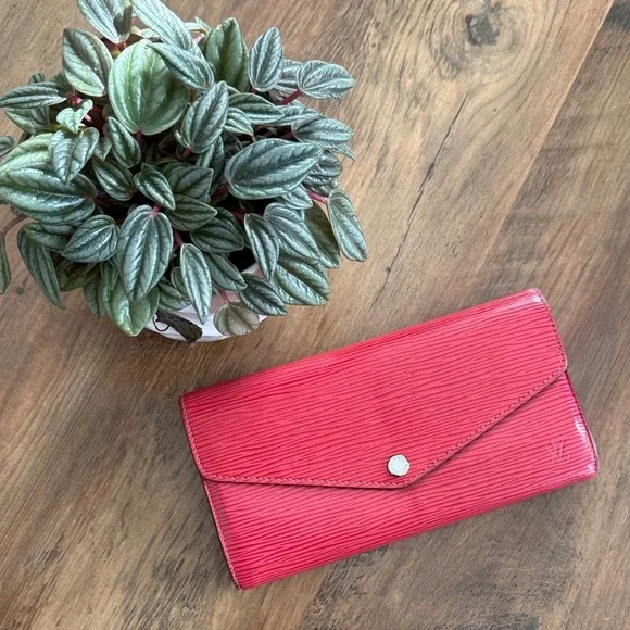 ** Louis Vuitton ** Wallet Epi Sarah Wallet Castillan Red Valentine’s Day COA