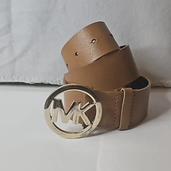 Michael Michael Kors  Genuine Leather sz M Tan with Gold hardwear  Pre-owned