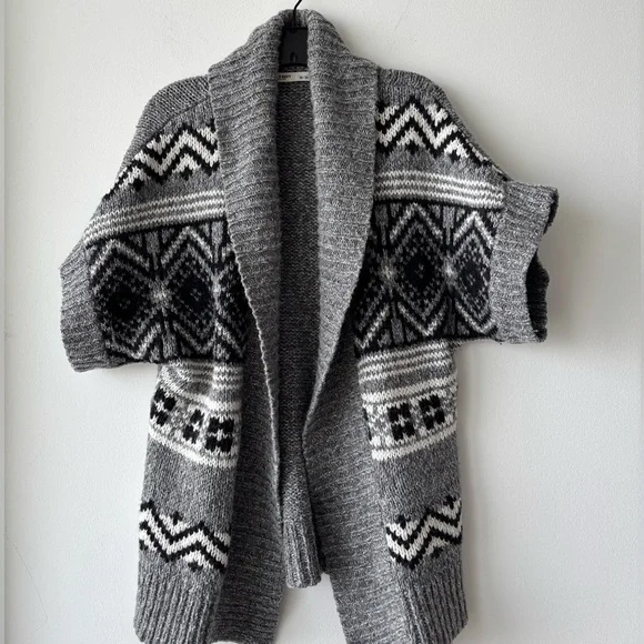 Old Navy Cardigan Sweater Chunky Knit Gray Fair Isle Short Sleeve Womens M
