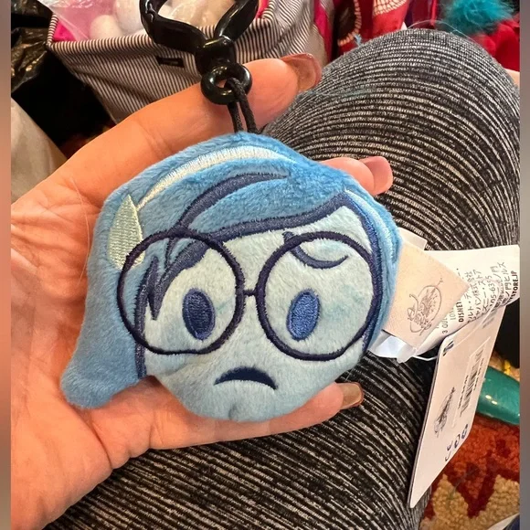 🎄 Disney “Sadness” backpack clip 🎅