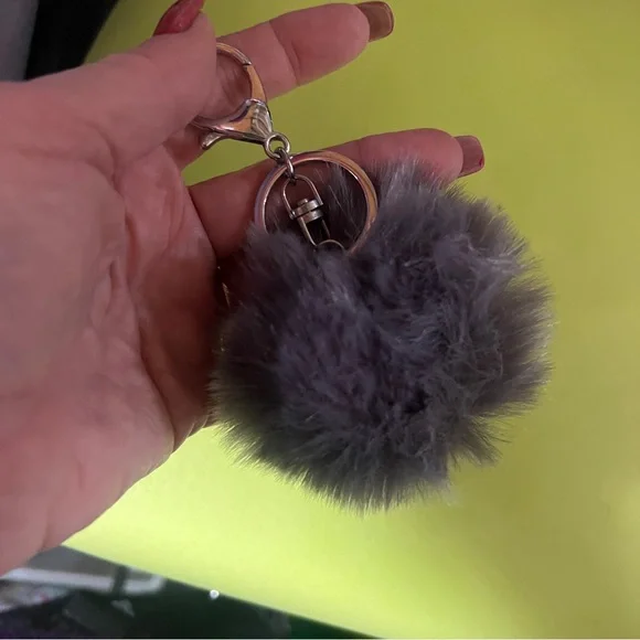 🎄 Chic Gray Fluffy Pom Pom Key Holder 🎅