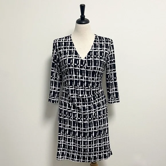 Peck and Peck Black White V Neck 3/4 Sleeve Pullover Dress Medium Waist Ruching