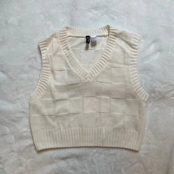 H&M Cream Cropped V-Neck Jacquard-Knit Sweater Vest Medium Chic Old Money Preppy