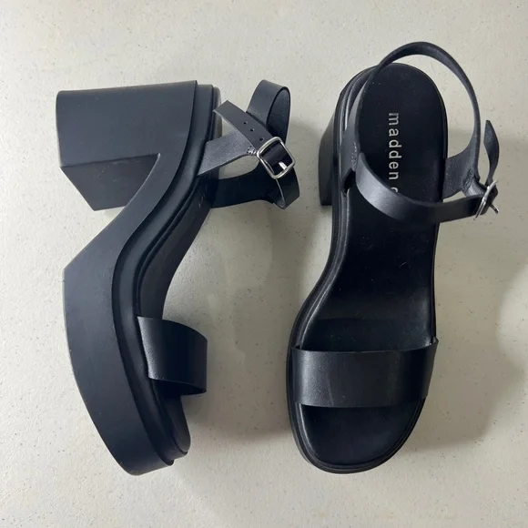 Madden Girl Black Platform Sandals 7.5
