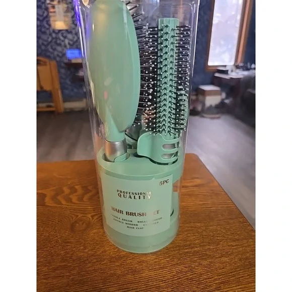 Professional Quality Five-piece Hairbrush Set Green NWT