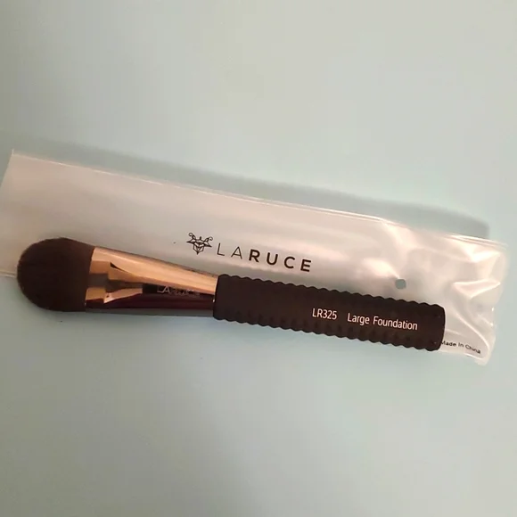 Brand New Laruce Large Foundation Brush