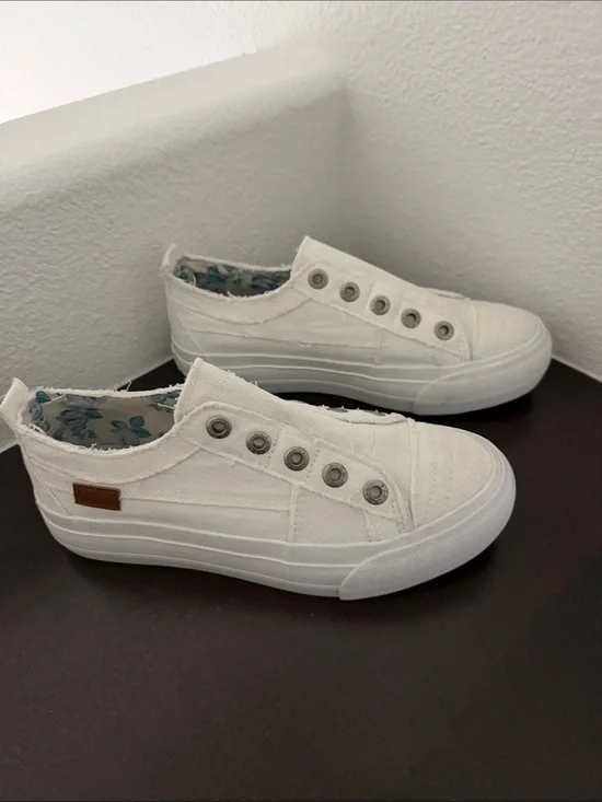 NWOT Blowfish White Platform Sneakers.