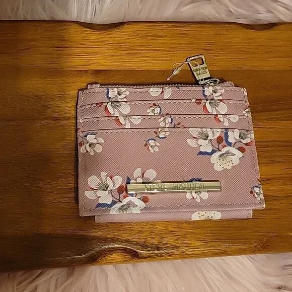 Steve Madden card holder. Pink floral