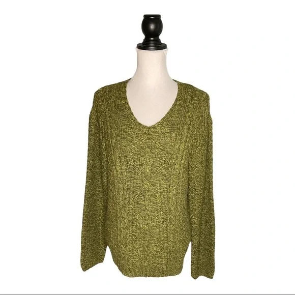 Cabela’s ladies cableknit sweater size M