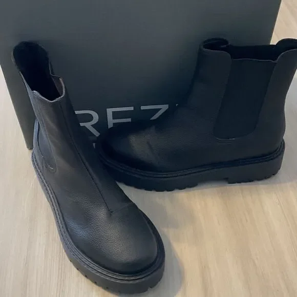 Black Ankle Boots by Arezzo