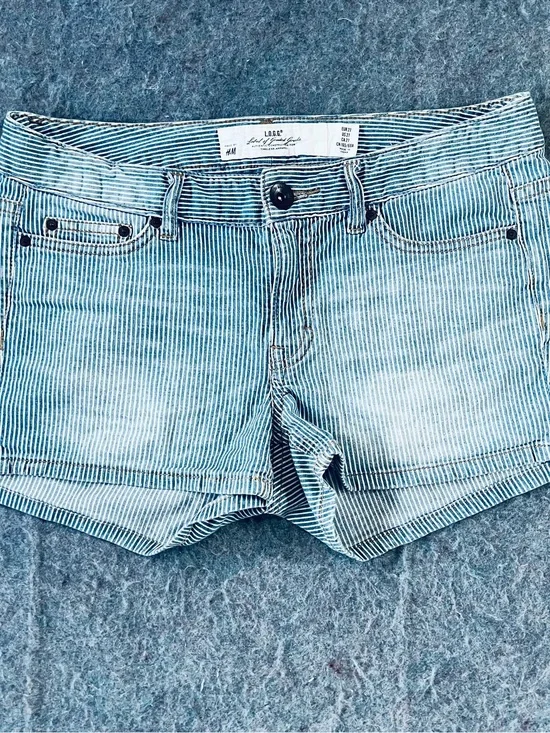 H&M Blue Striped Denim Short Shorts 🎆