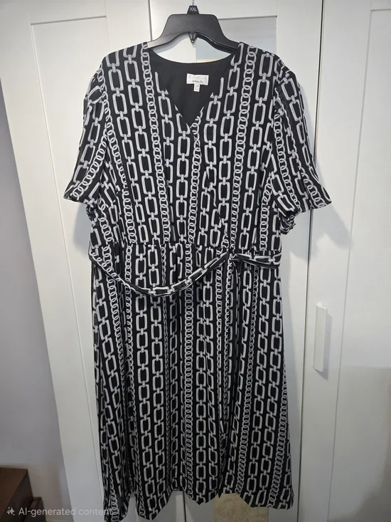 Black & White Chain-Print V-Neck Women's Dress