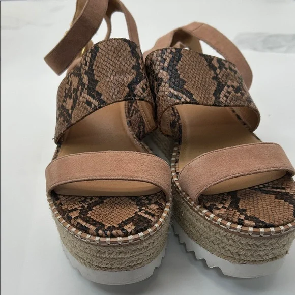Crown Vintage Tan and Brown Snake Print Sandals