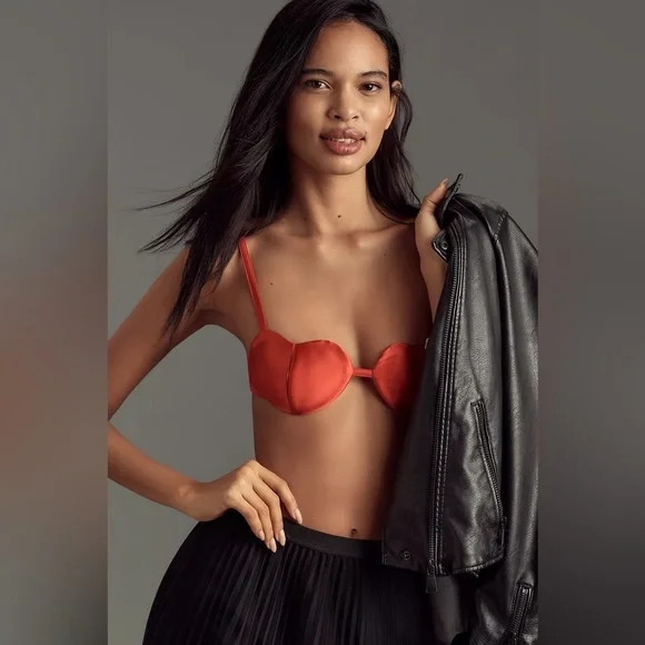 NWT! By Anthropologie Red Structured Heart Bra - Size XL 🐉