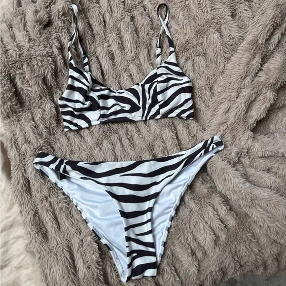 UO zebra bikini set