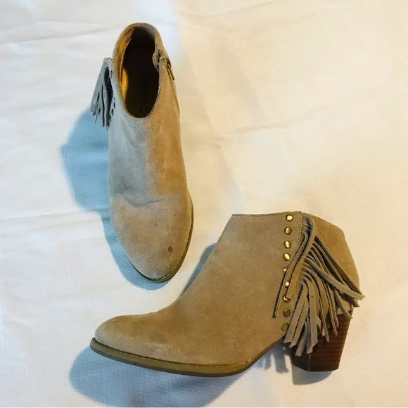 Vionic suede boots