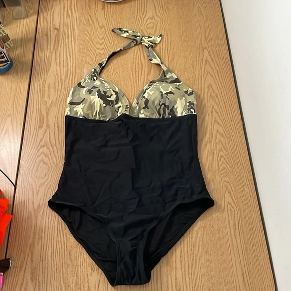 New win 1pc Halter Camo Print Black Swimsuit size Large