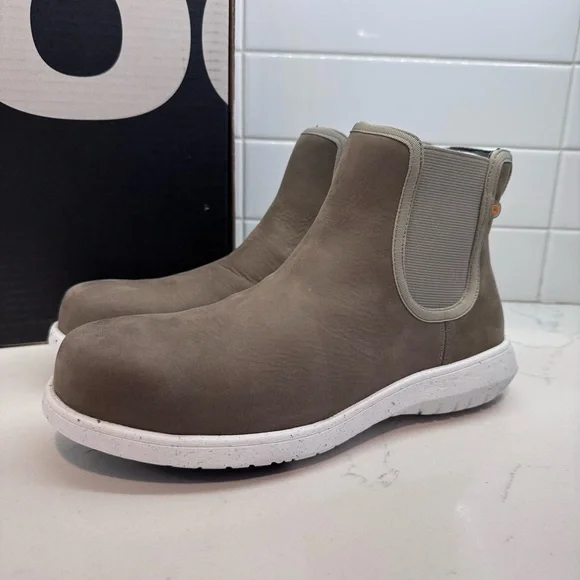 Bogs cypress Chelsea work boot waterproof comp toe women’s size 9.5 taupe brown