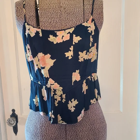 Free People cropped floral tank‎ size Small