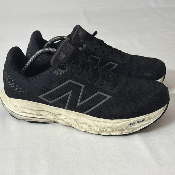 New Balance 860 Men's Black‎ and White Athletic Shoes size 12.5 D Comfy Gym Shoe