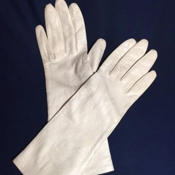 Vintage Timeless Dressy Soft Leather Gloves Ivory Color Wrist Length Size 7
