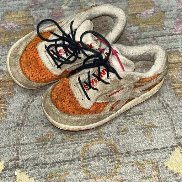 Reebok/ the animals observatory size 8