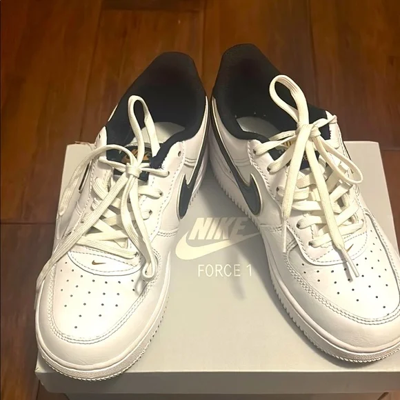Nike Air Force 1 Kids 2Y White and Black Sneakers