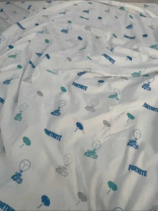 Fortnite-White & Blue Kids Bedding Sheet - Branded Gamer Design