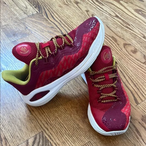 Under Armour Curry 11 Bruce Lee Fire Sneakers/Shoes. Size 7Y.
