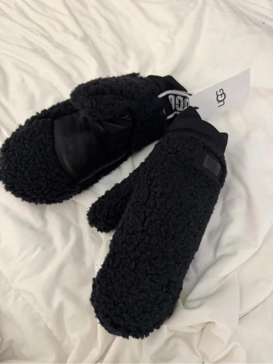 UGG Sherpa Mittens with Leather Palm | Black | L/XL