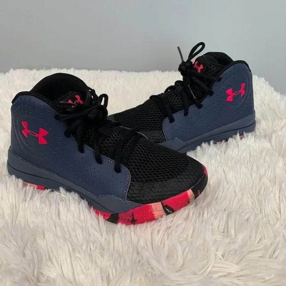 Under Armour 2019 jet basket ball sneakers‎ size 4Y