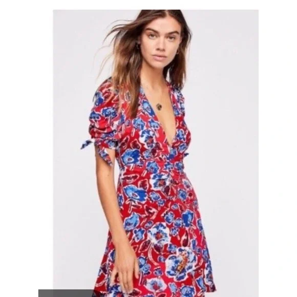 FREE PEOPLE DRESS  Size 2 Red, White, & Blue Floral Short Sleeve V-Neck New XS