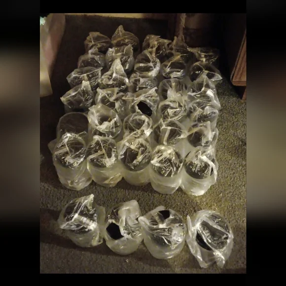 35 Count Plastic Containers