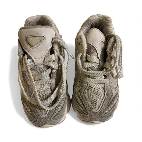 NB9060 kids unisex grey and white new Balance shoes size 12