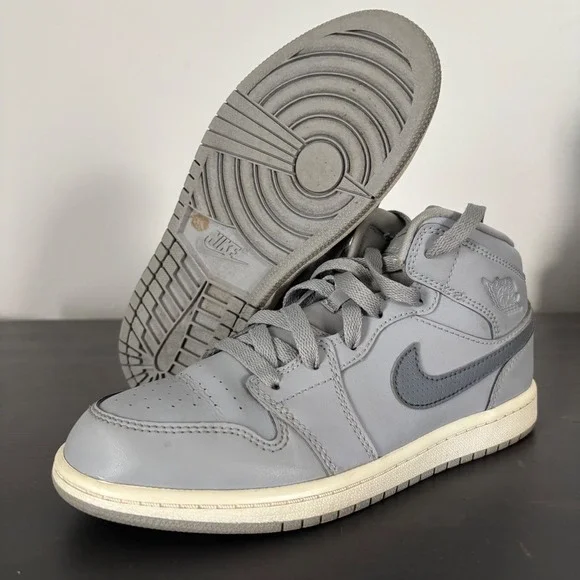 Air Jordan 1 Mid Wolf Grey‎ Aluminum Sneakers Shoes Size 3 Y