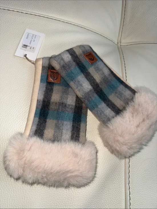 Islander Fingerless Gloves Lambs Wool and Faux Fur  (Scotland)