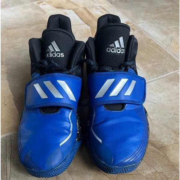 Adidas basketball pro shark 2.0 deep threat J boys sneakers
