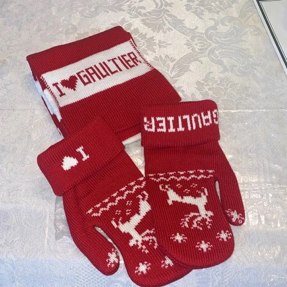 Jean Paul Gaultier Red Knit Mittens and Scarf Set new comes in packaging no tags