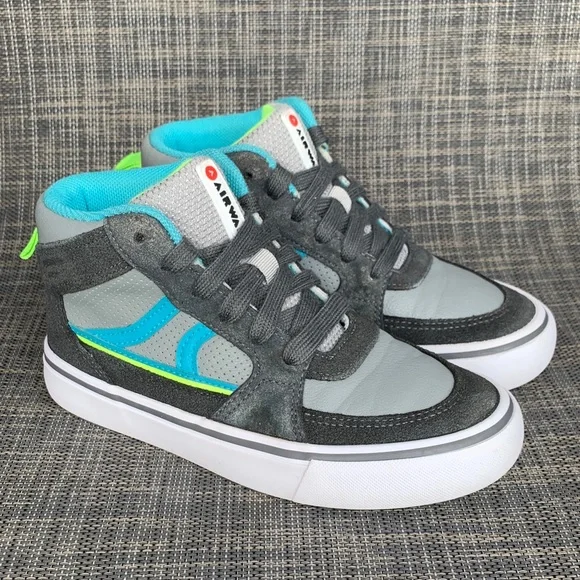 Airwalk Grind High-Top lace up Gray and Teal Sneakers Boys size 1