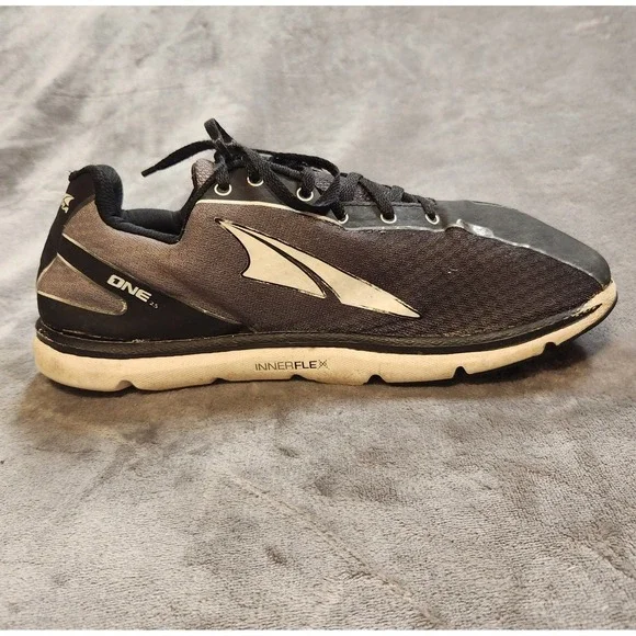 Altra Shoes Mens 11 Black White One 2.5 Running Road Lightweight Zero Drop A1623