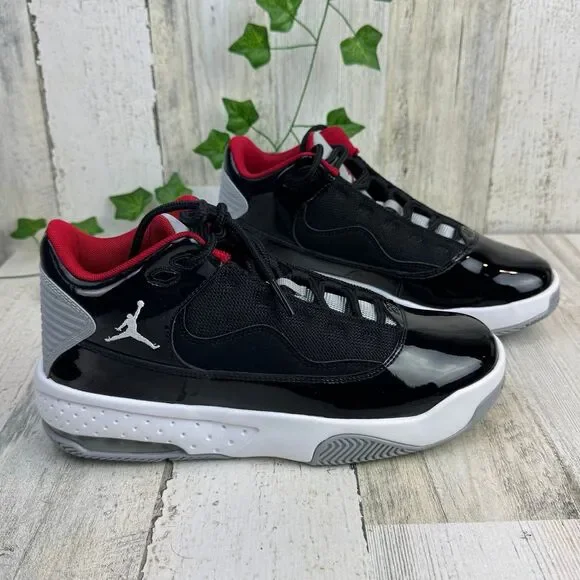 Nike Air Jordan Max Aura 2 Shoes Black/Gym Red Grey SIZE 6Y WOMENS 8