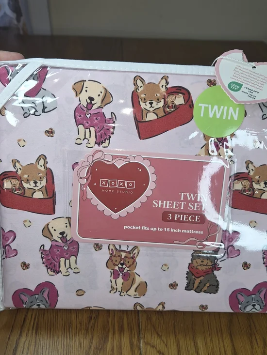 New-XOXO Dog Print 3 Piece Twin Sheet Set in Pink Pockets Up To 15 inch. CP
