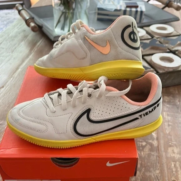 Nike Tiempo Indoor Soccer Shoes boys size 3.5Y