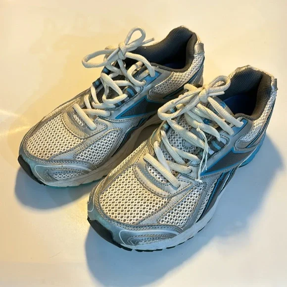Reebok blue and white athletic shoes Ecco powered by receptor technology size 8